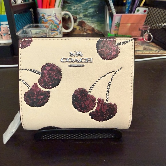 🍒NWT Coach Snap Wallet With Cherry Print!🍒 - Picture 4 of 6